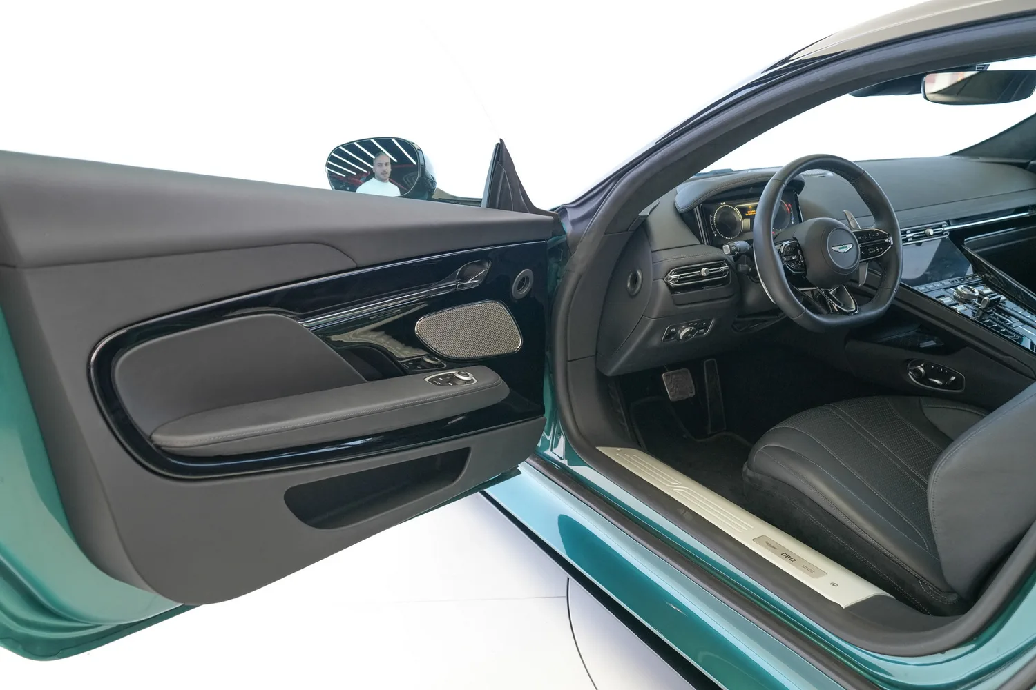 2024 Aston Martin DB12, 3/14