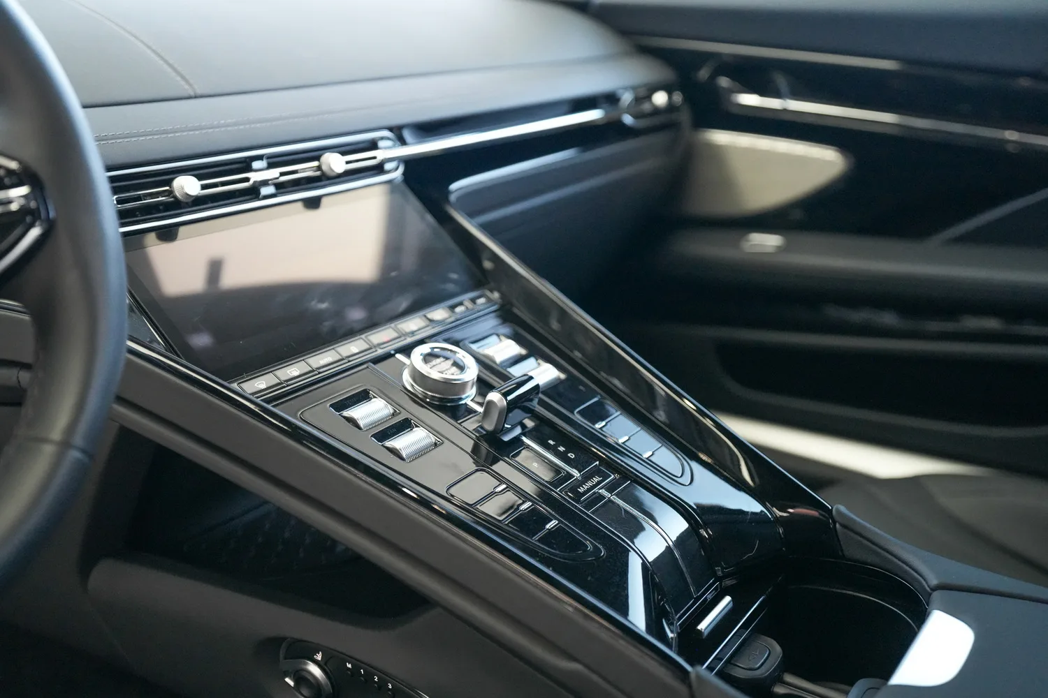 2024 Aston Martin DB12, 6/14