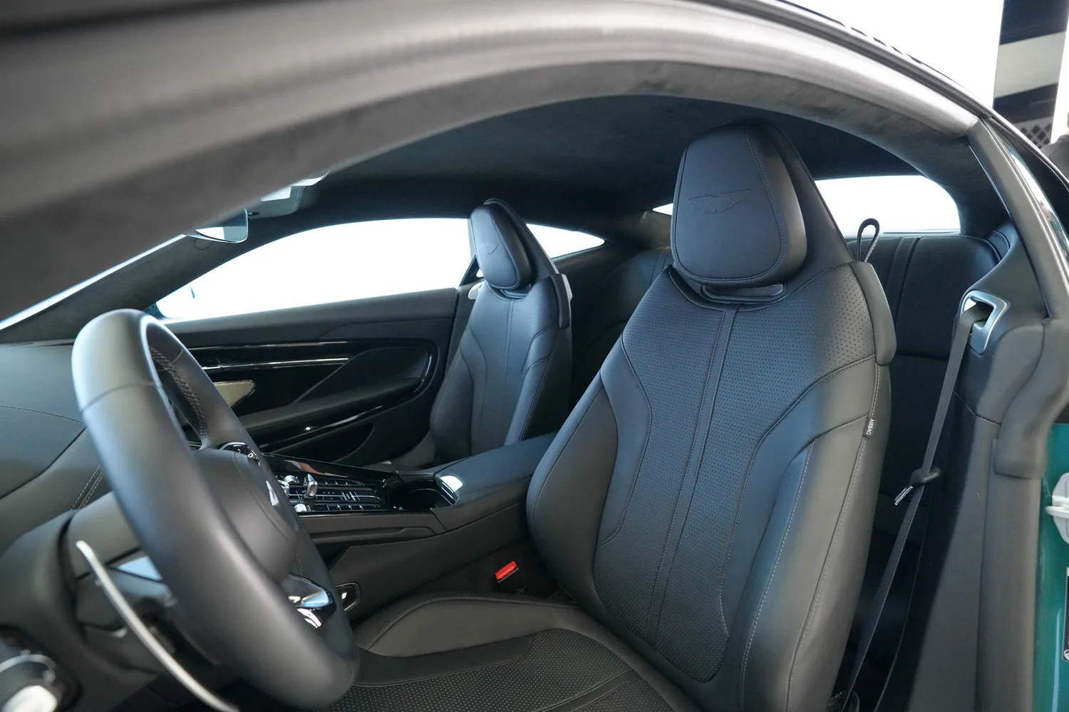 2024 Aston Martin DB12, 7/14