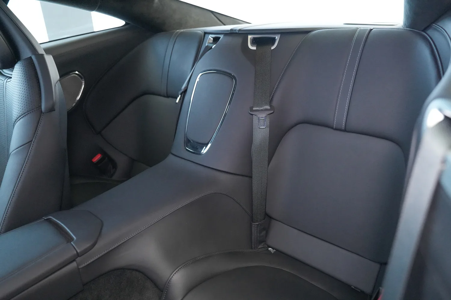 2024 Aston Martin DB12, 8/14