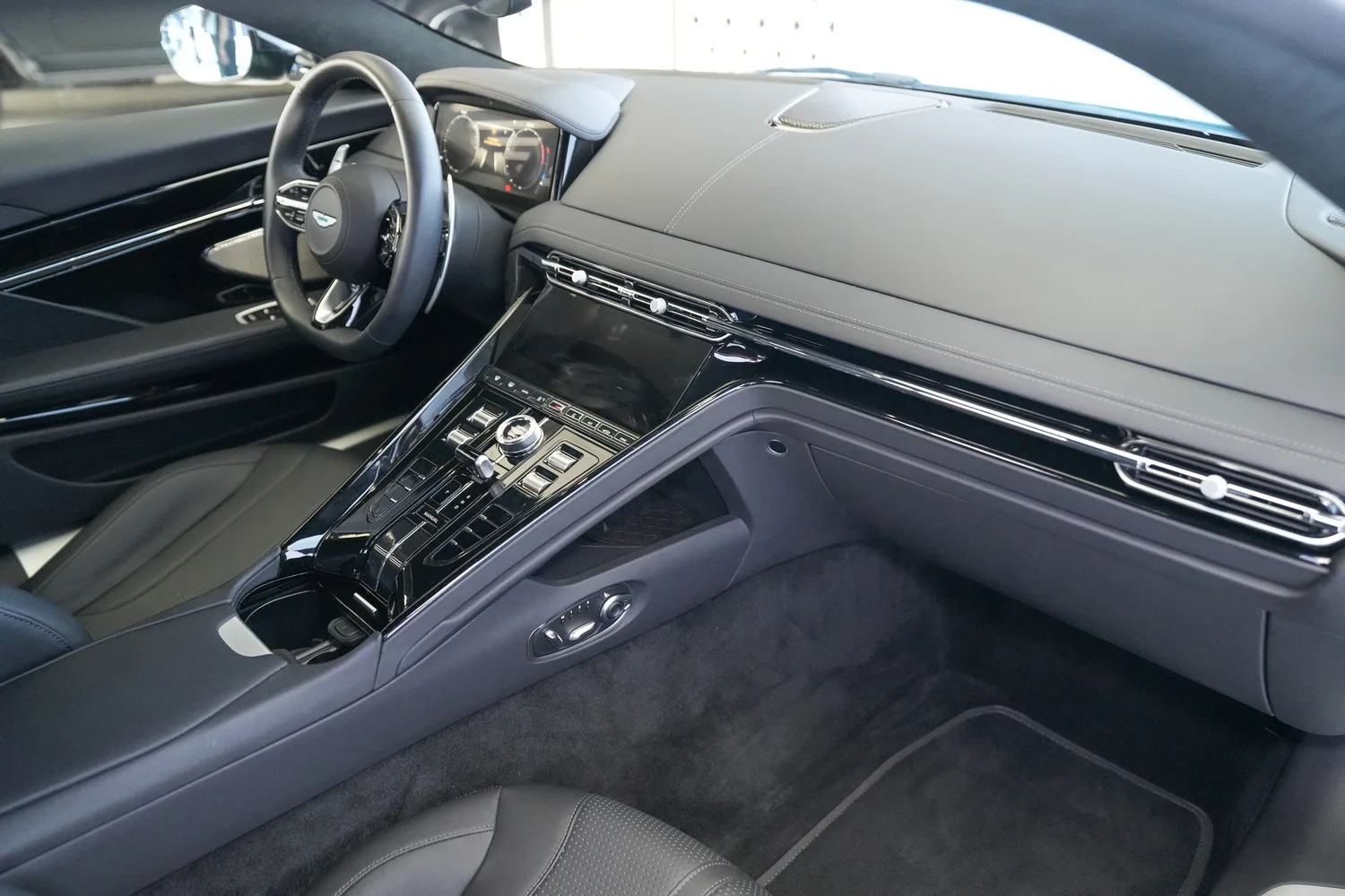 2024 Aston Martin DB12, 9/14