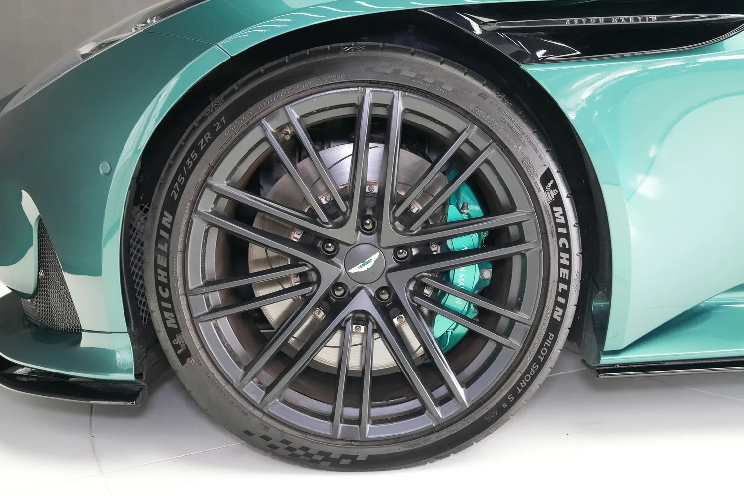 2024 Aston Martin DB12, 10/14