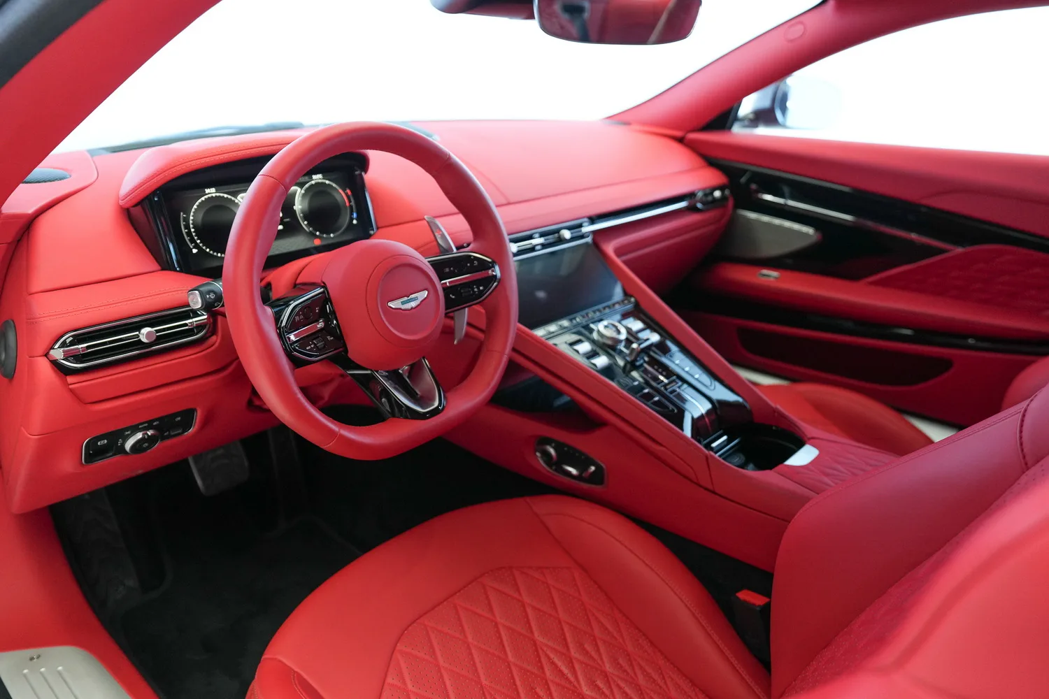 2024 Aston Martin DB12, 6/15
