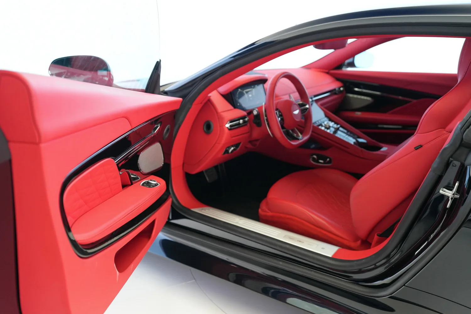 2024 Aston Martin DB12, 12/15