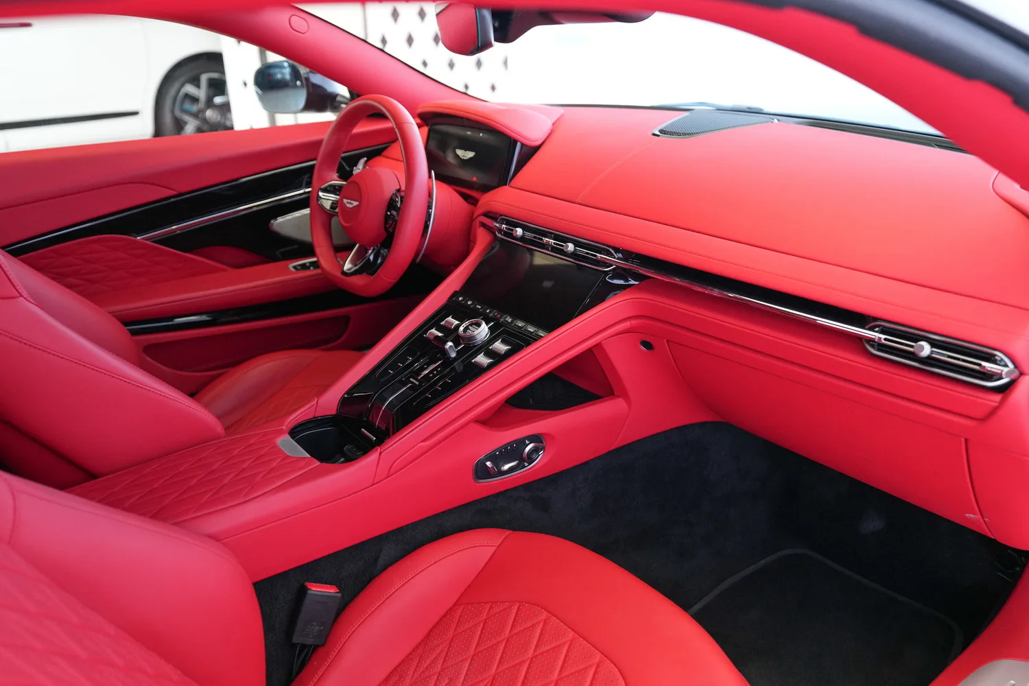 2024 Aston Martin DB12, 13/15