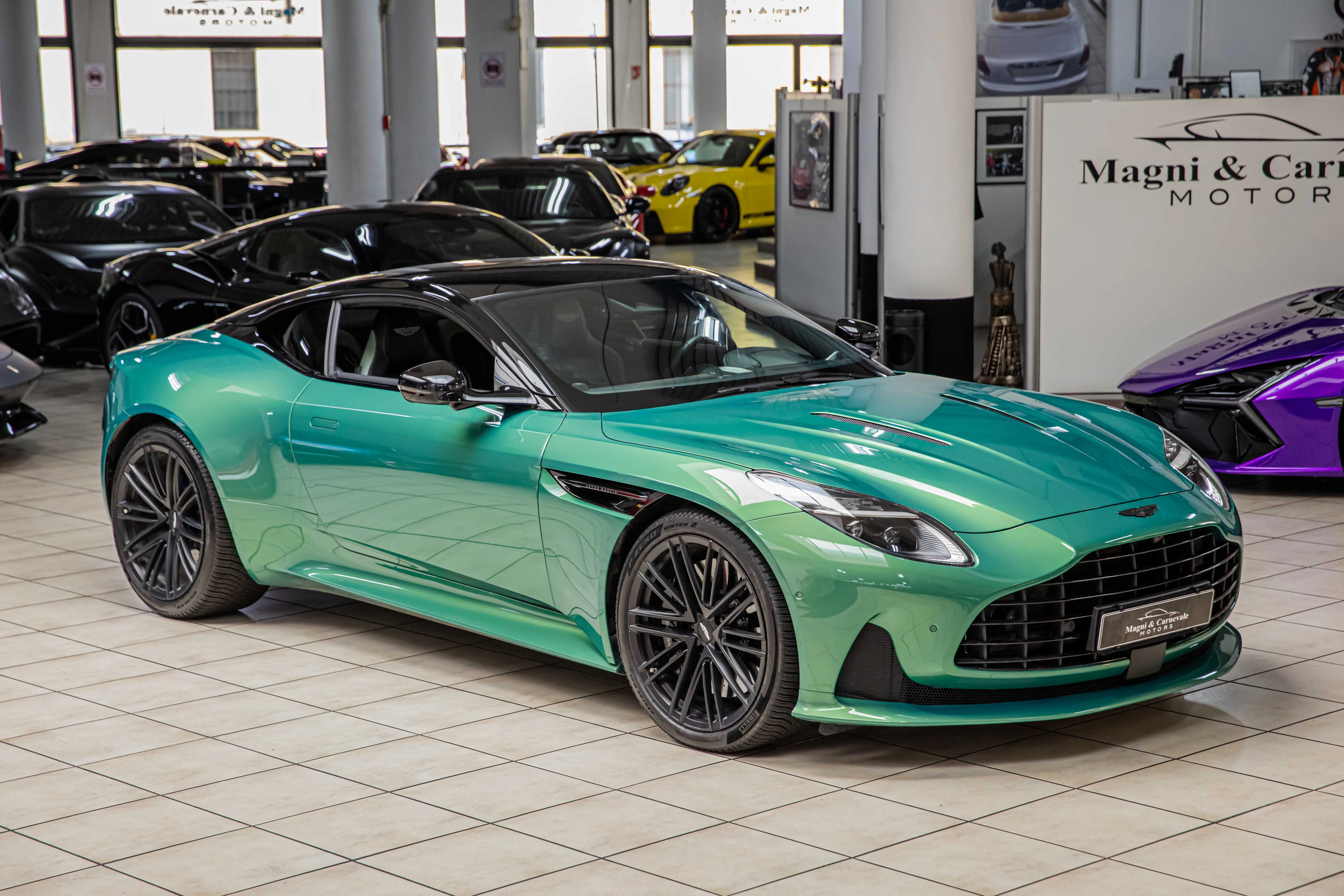 2024 Aston Martin DB12, 2/26