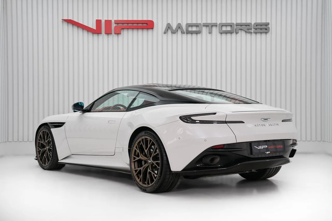 2024 Aston Martin DB12, 6/16