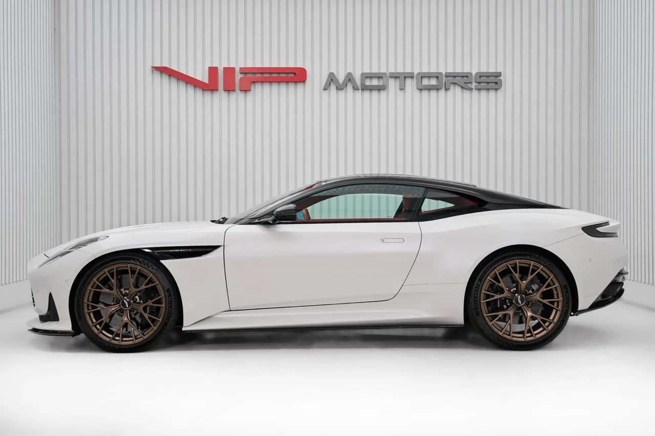 2024 Aston Martin DB12, 7/16