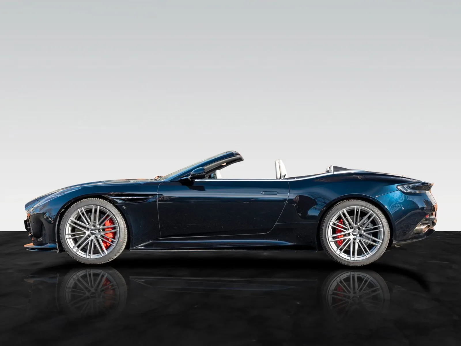 2024 Aston Martin DB12 Volante, 5/30