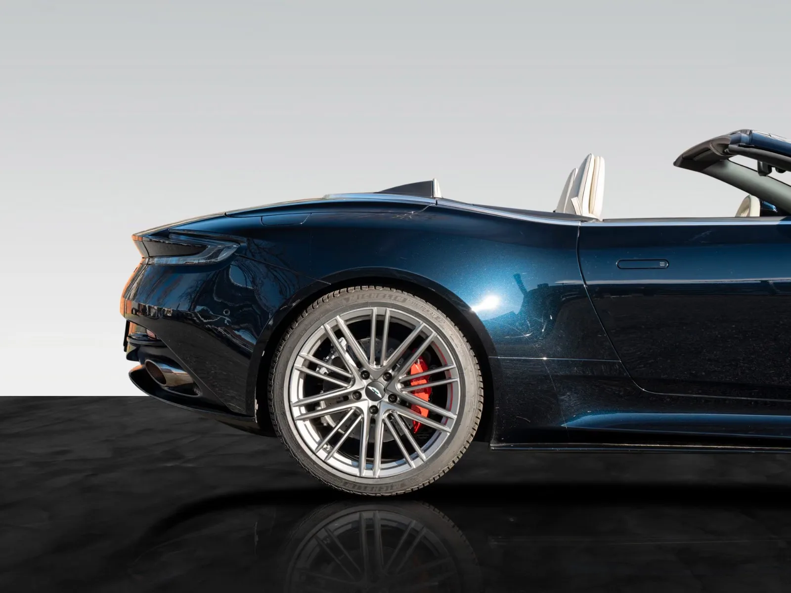 2024 Aston Martin DB12 Volante, 14/30