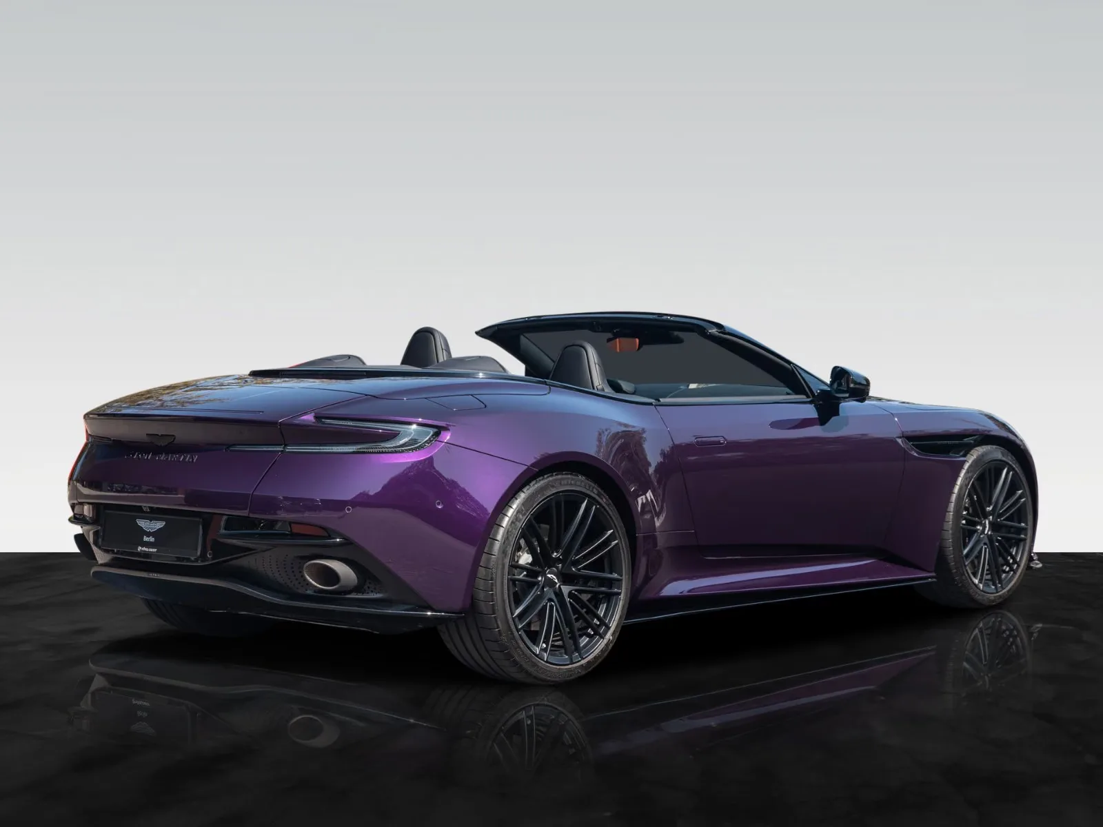 2024 Aston Martin DB12 Volante, 2/30