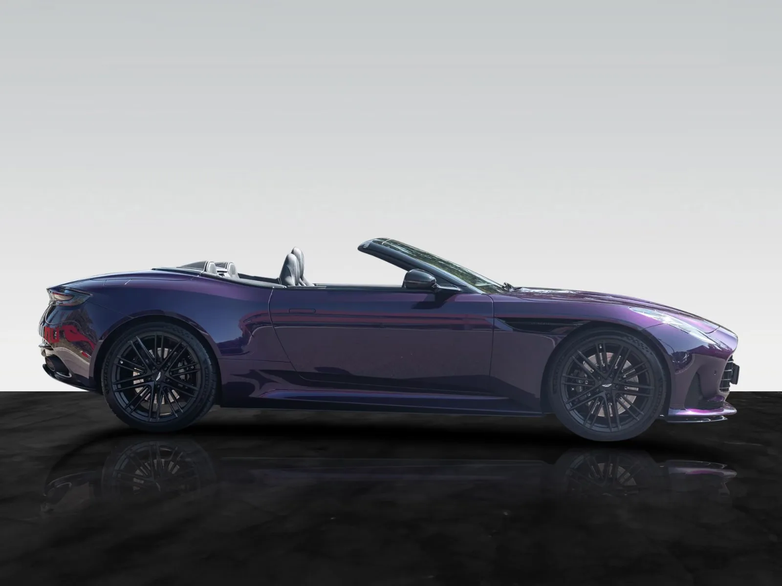 2024 Aston Martin DB12 Volante, 3/30