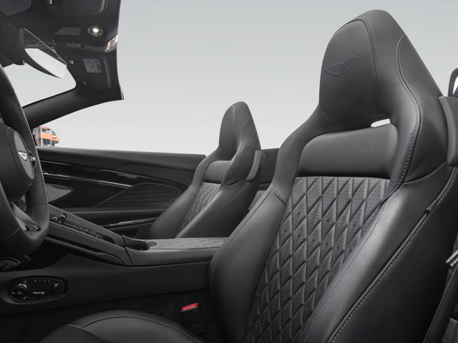 2024 Aston Martin DB12 Volante, 7/30