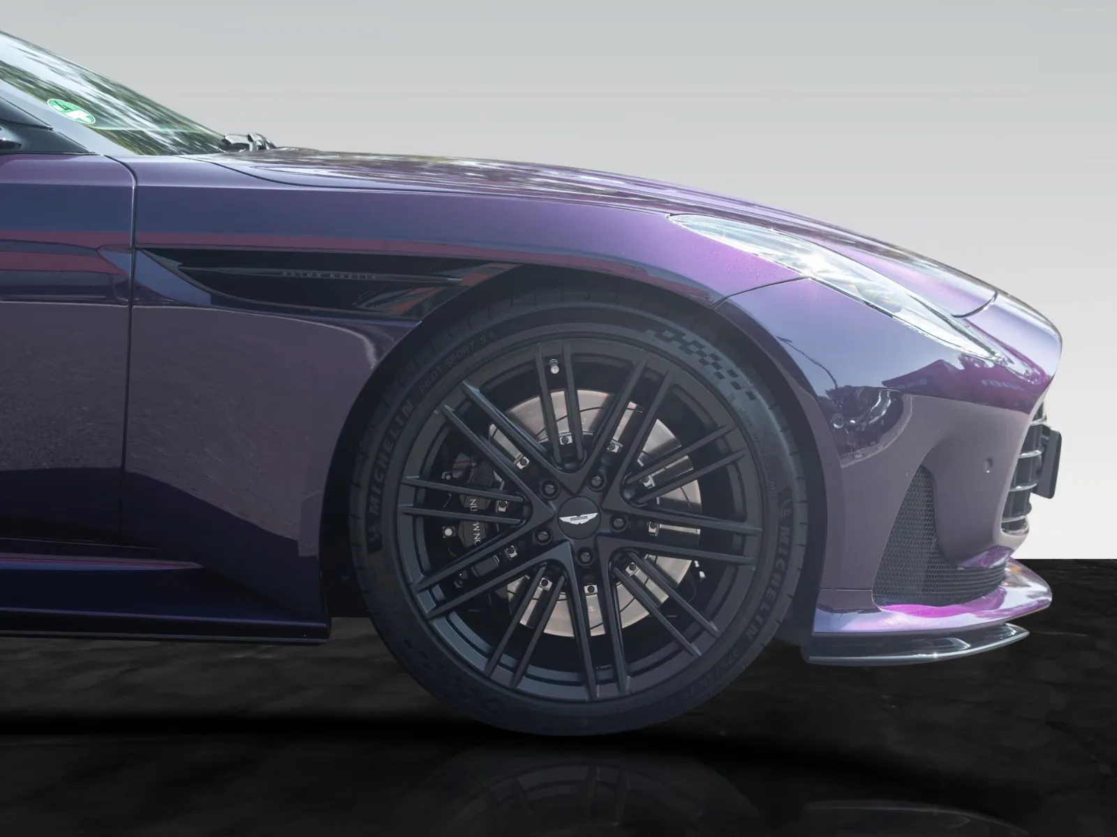 2024 Aston Martin DB12 Volante, 8/30