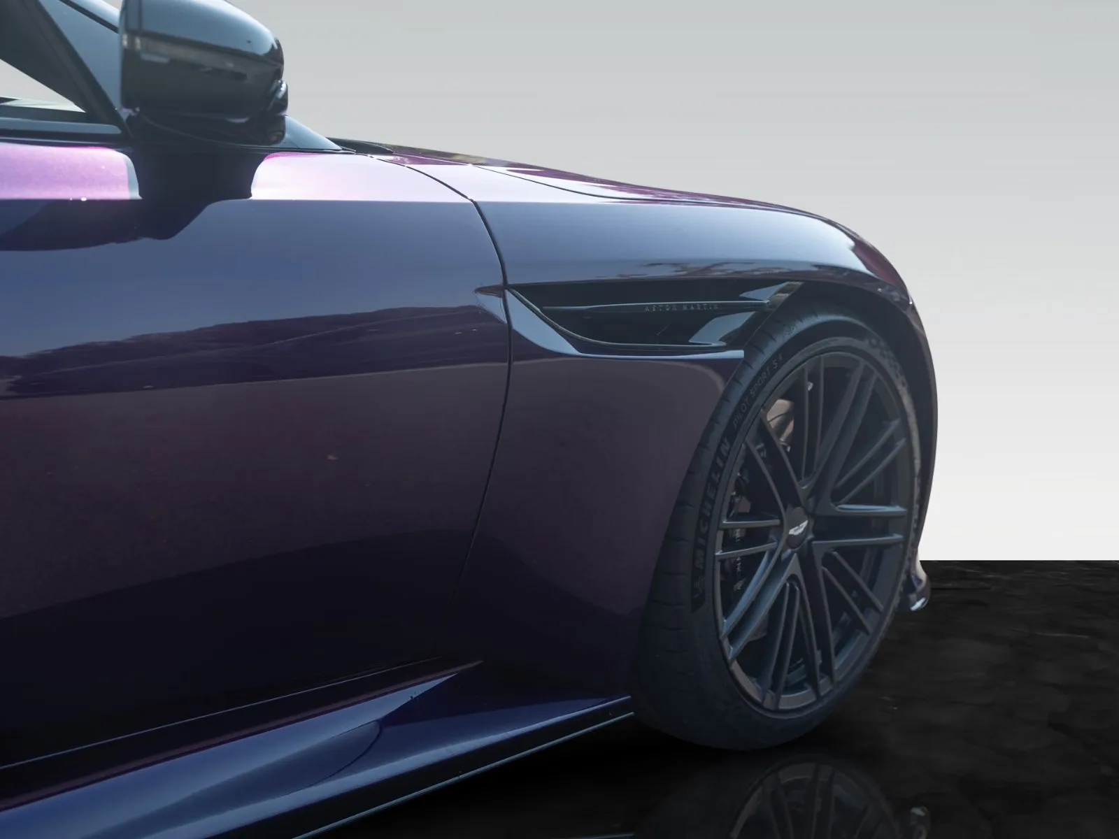 2024 Aston Martin DB12 Volante, 9/30