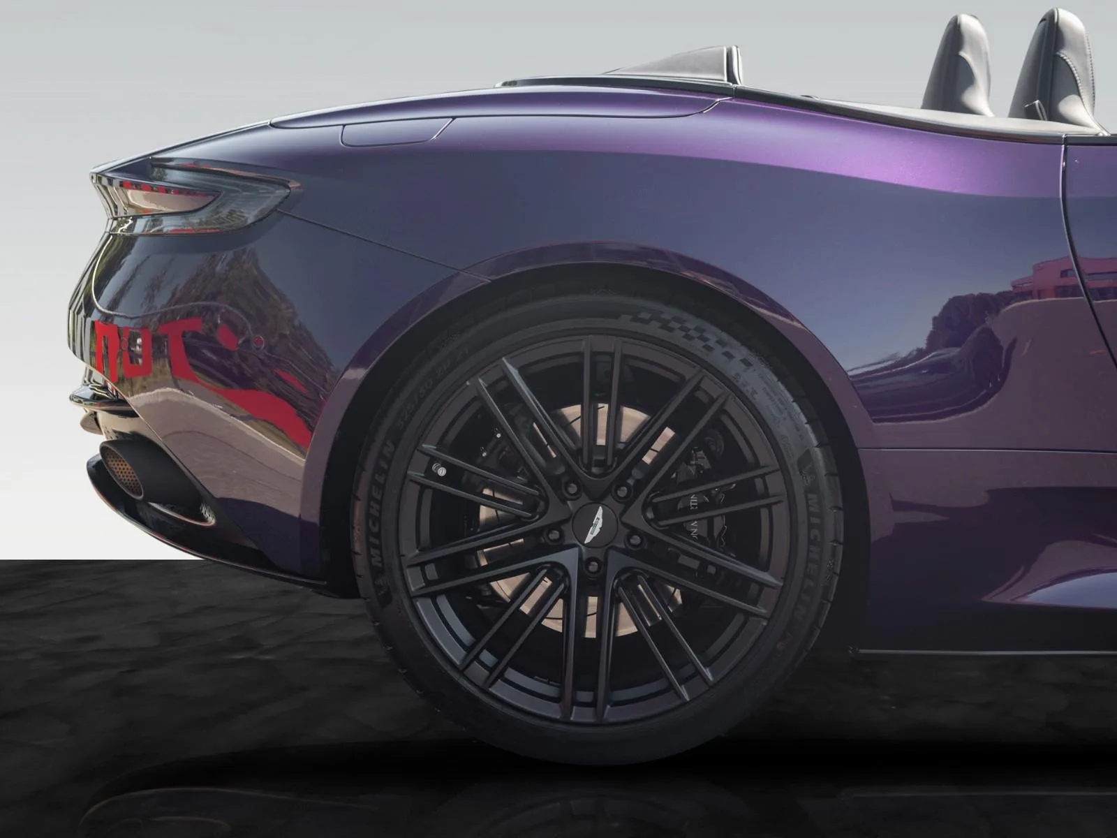 2024 Aston Martin DB12 Volante, 19/30