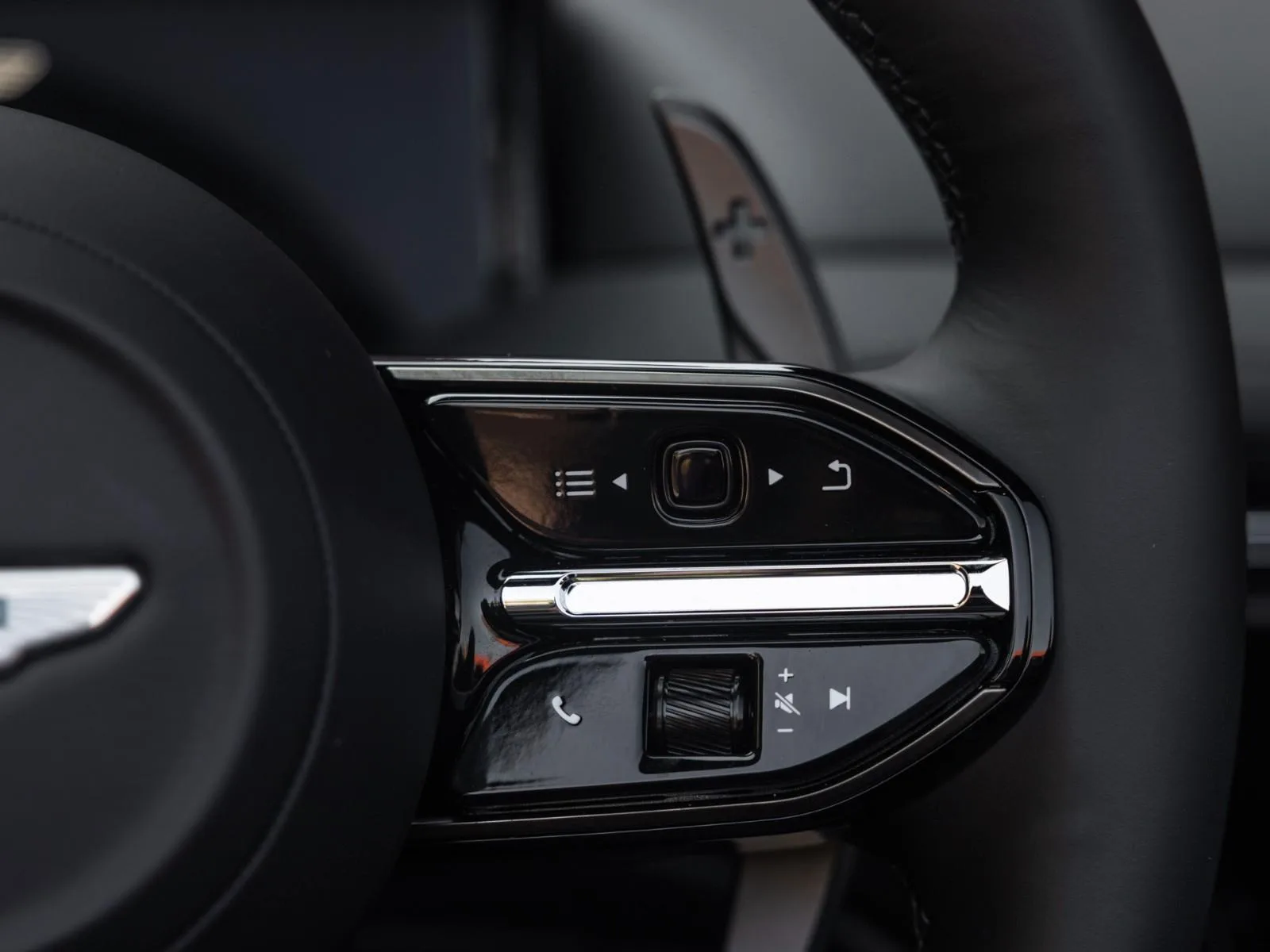 2024 Aston Martin DB12 Volante, 28/30