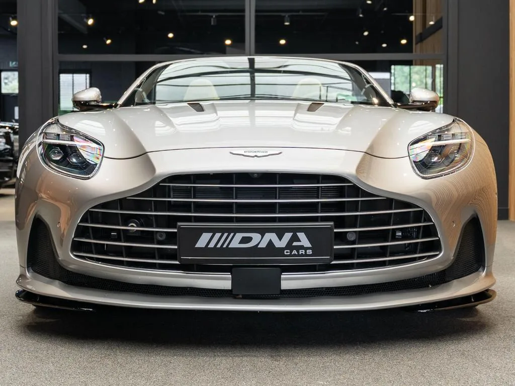 2024 Aston Martin DB12 Volante, 2/30