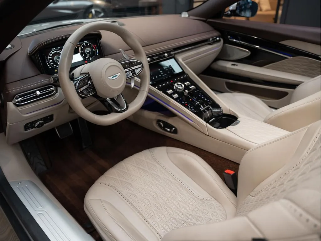 2024 Aston Martin DB12 Volante, 7/30
