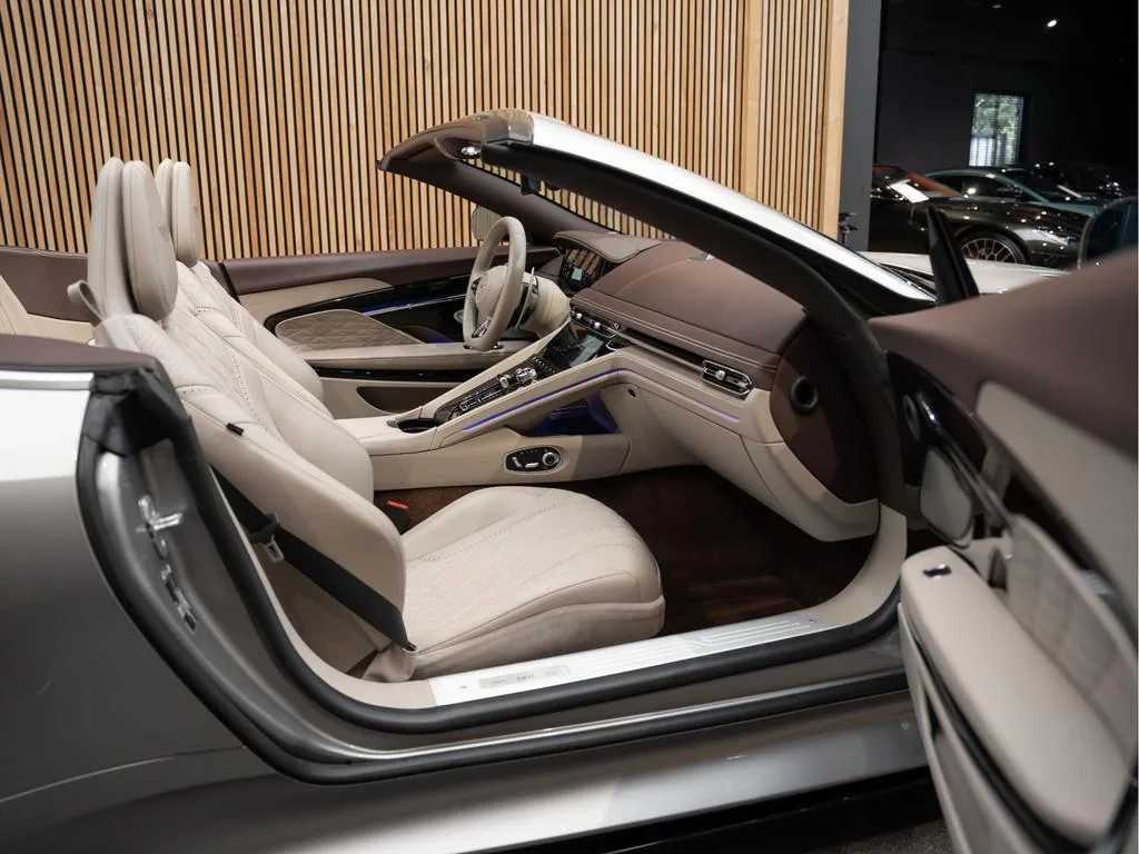 2024 Aston Martin DB12 Volante, 11/30