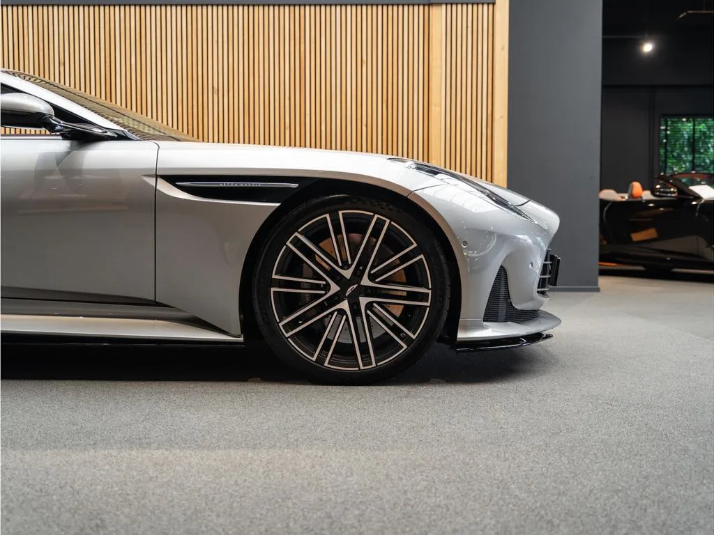 2024 Aston Martin DB12 Volante, 15/30