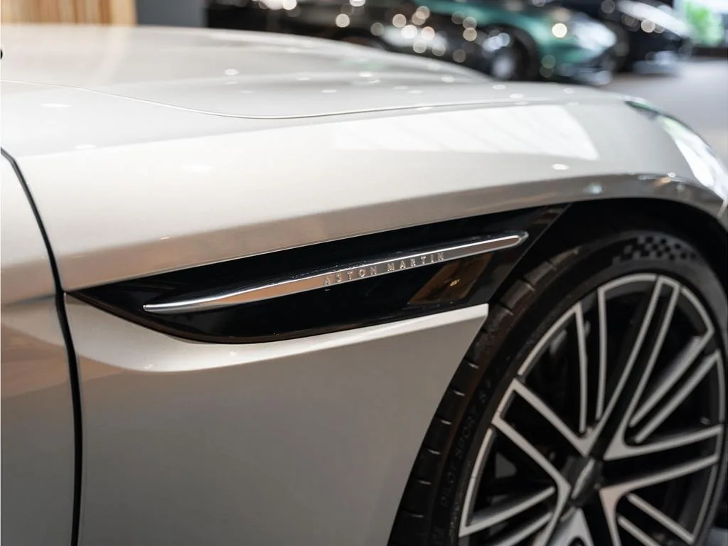 2024 Aston Martin DB12 Volante, 19/30