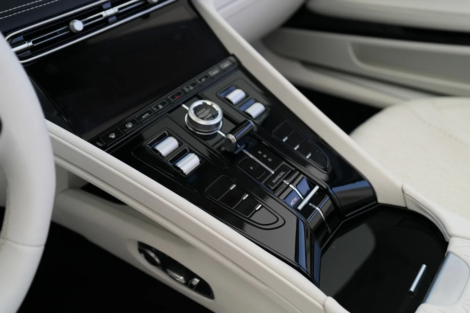 2024 Aston Martin DB12 Volante, 5/15
