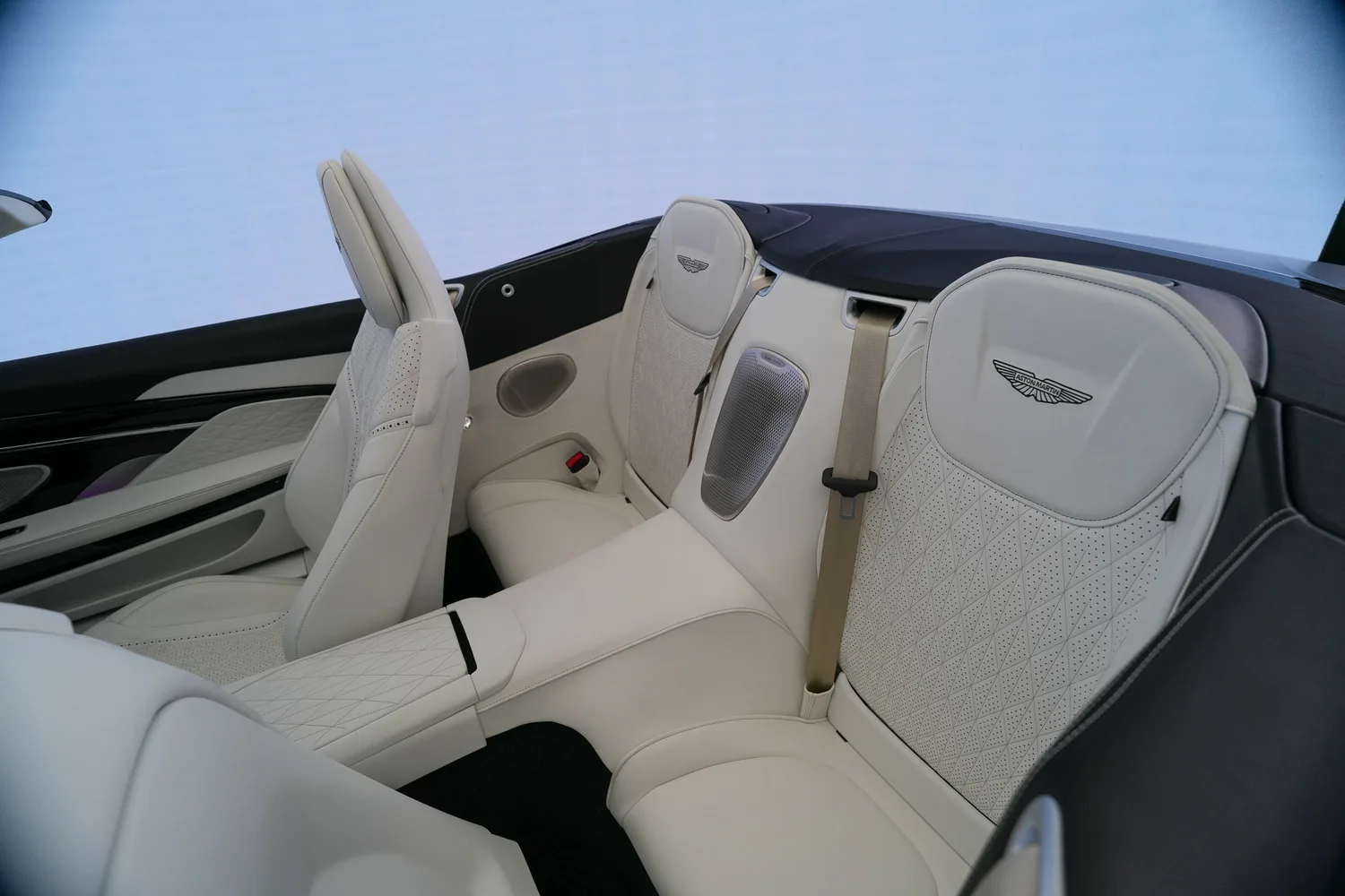 2024 Aston Martin DB12 Volante, 6/15