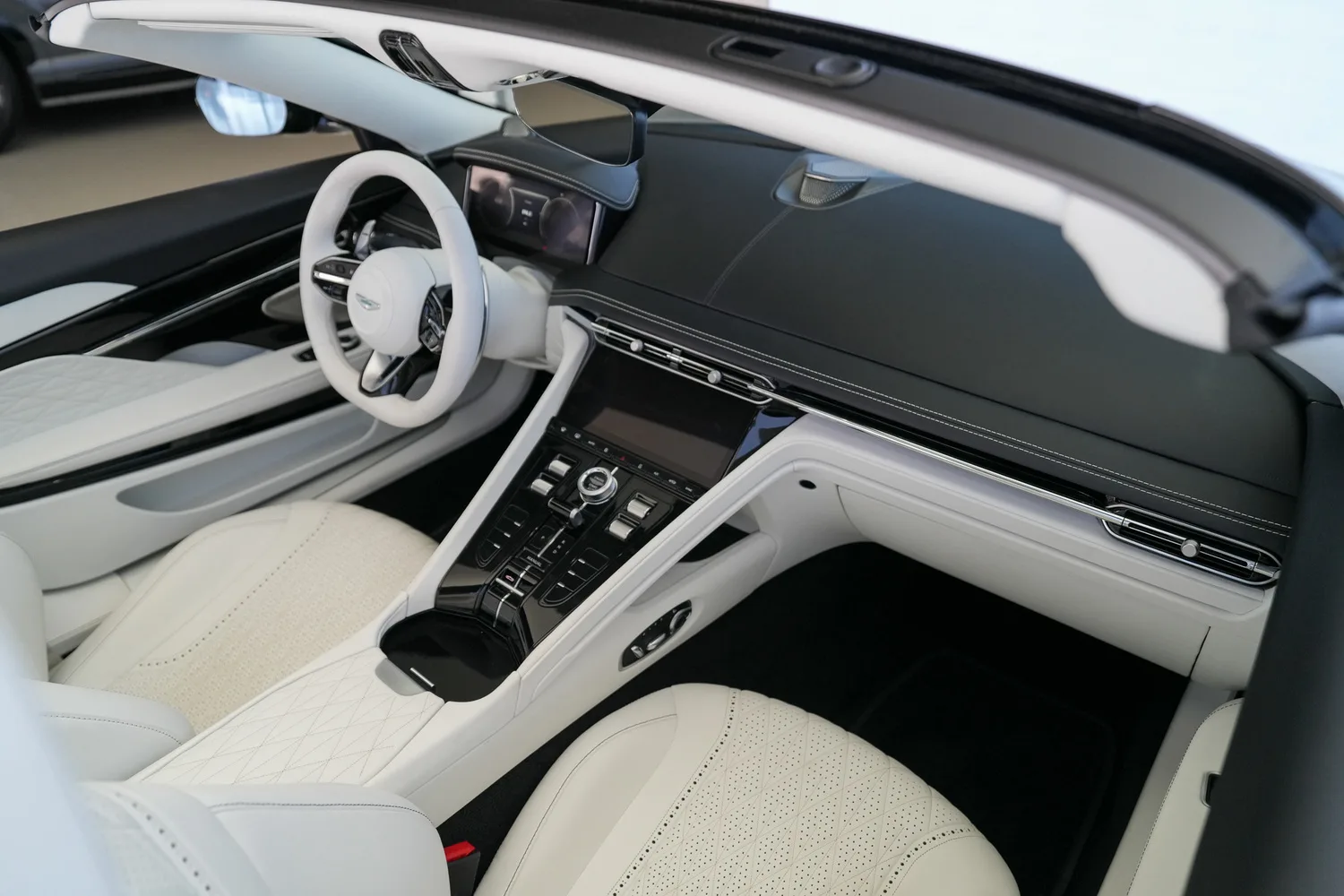 2024 Aston Martin DB12 Volante, 7/15