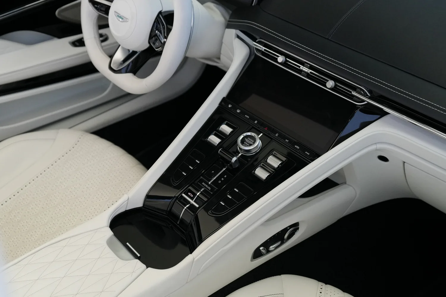 2024 Aston Martin DB12 Volante, 8/15