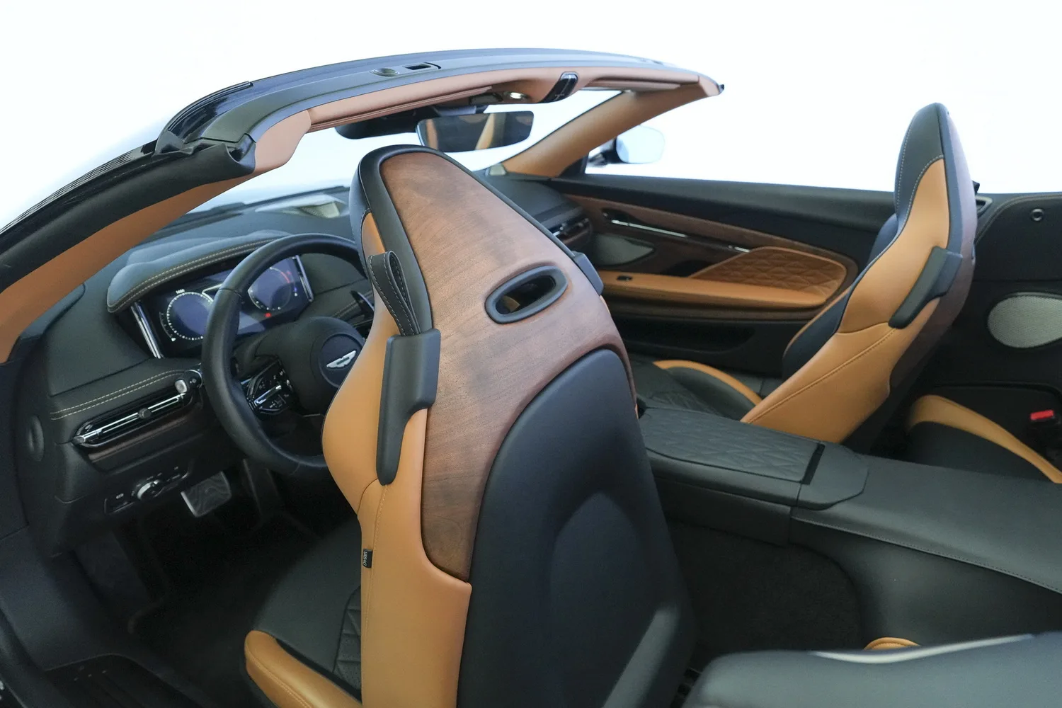 2024 Aston Martin DB12 Volante, 8/16