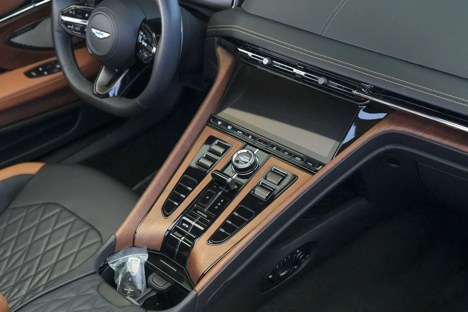 2024 Aston Martin DB12 Volante, 10/16