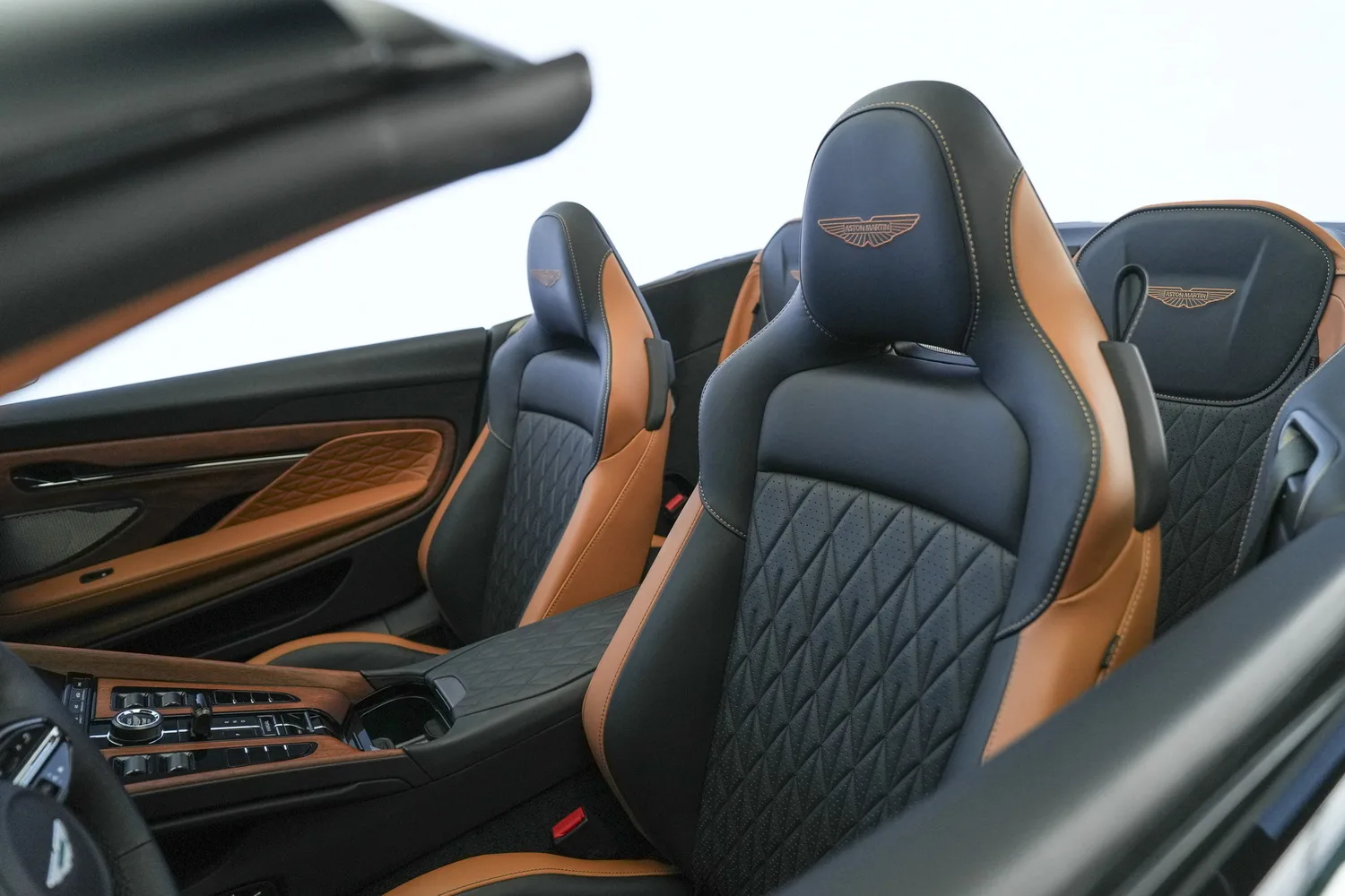 2024 Aston Martin DB12 Volante, 11/16