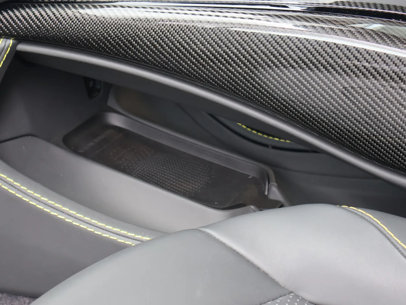 2024 Aston Martin DB12 Volante offered by a franchised dealer group in Pangbourne, United Kingdom, photo 25 of 25