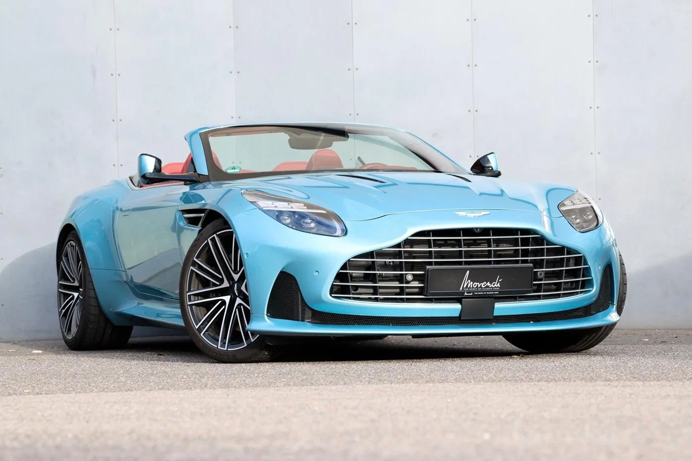 2024 Aston Martin DB12 Volante angeboten von einem Fachhändler in Düsseldorf, Deutschland, Hauptfoto