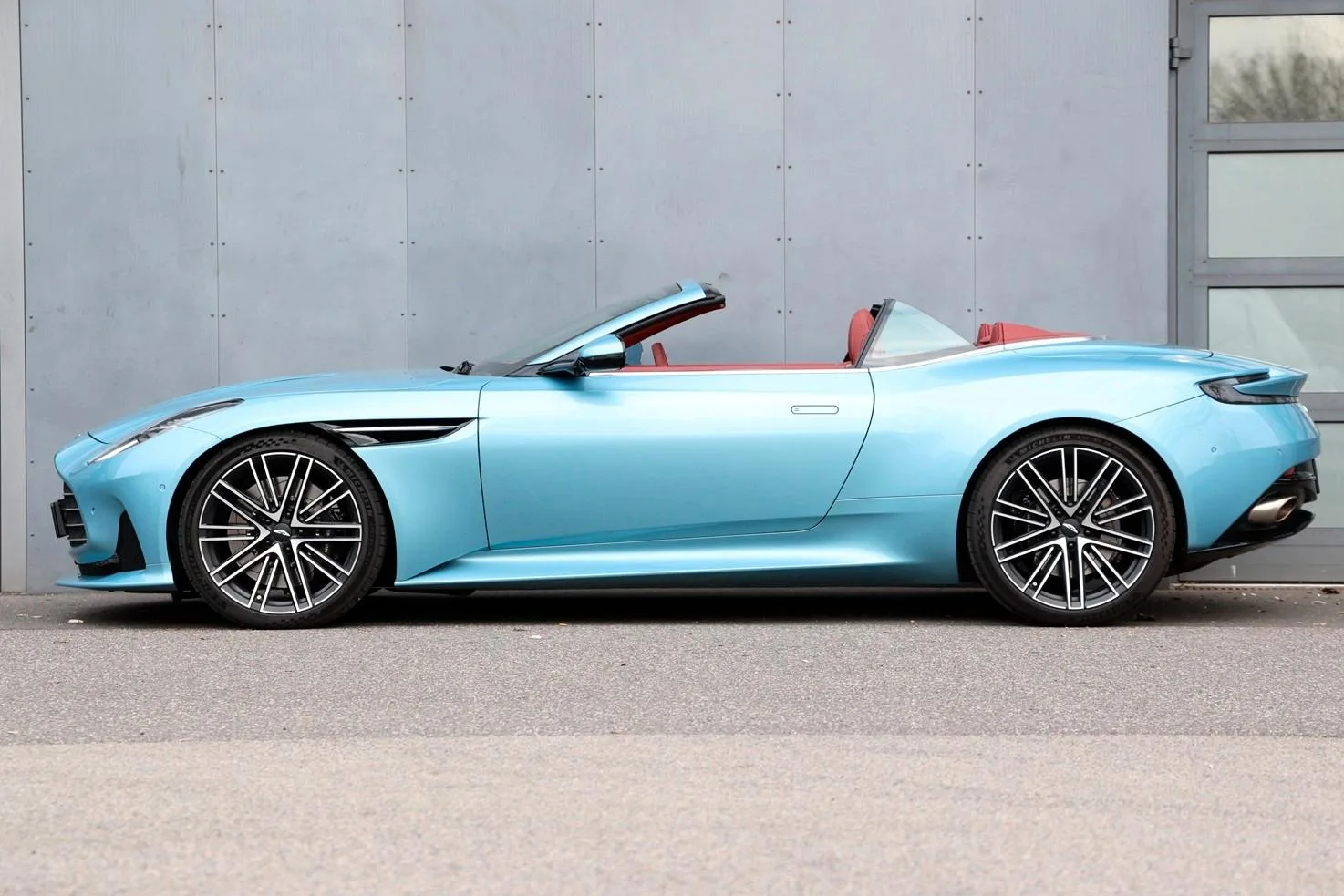 2024 Aston Martin DB12 Volante, 10/24
