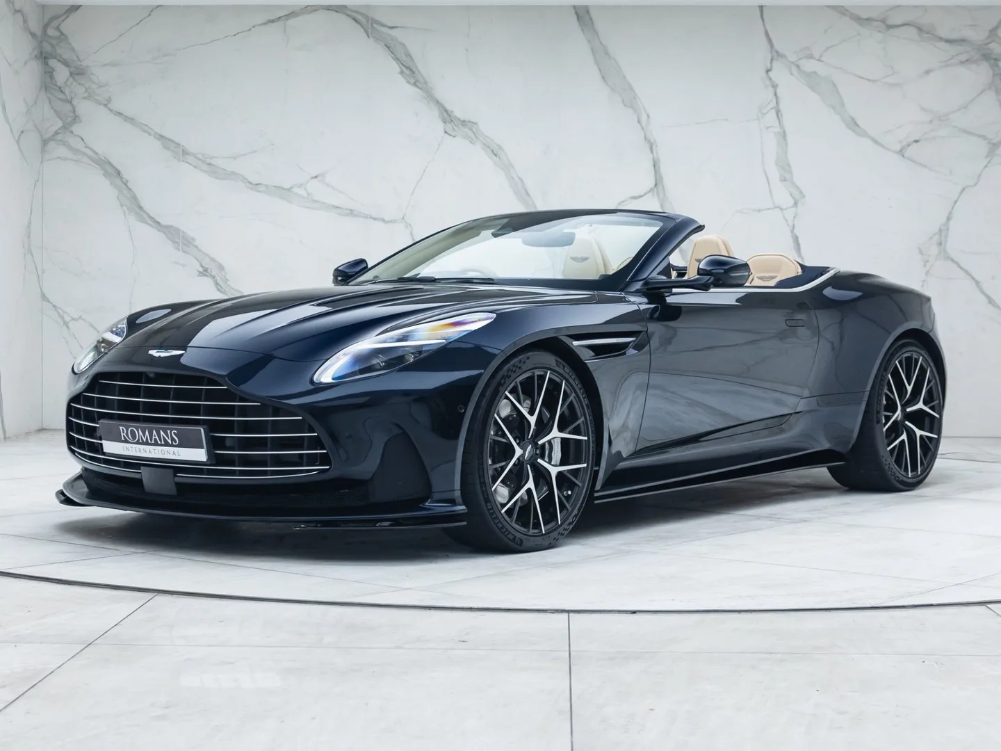 2024 Aston Martin DB12 Volante angeboten von einem Fachhändler in Banstead, Vereinigtes Königreich, Hauptfoto