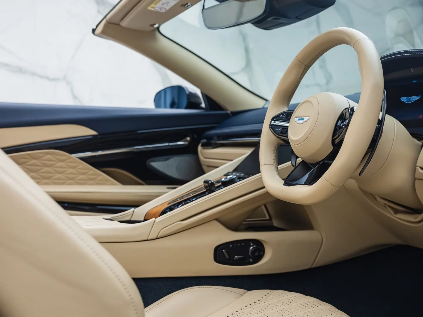 2024 Aston Martin DB12 Volante, 2/30