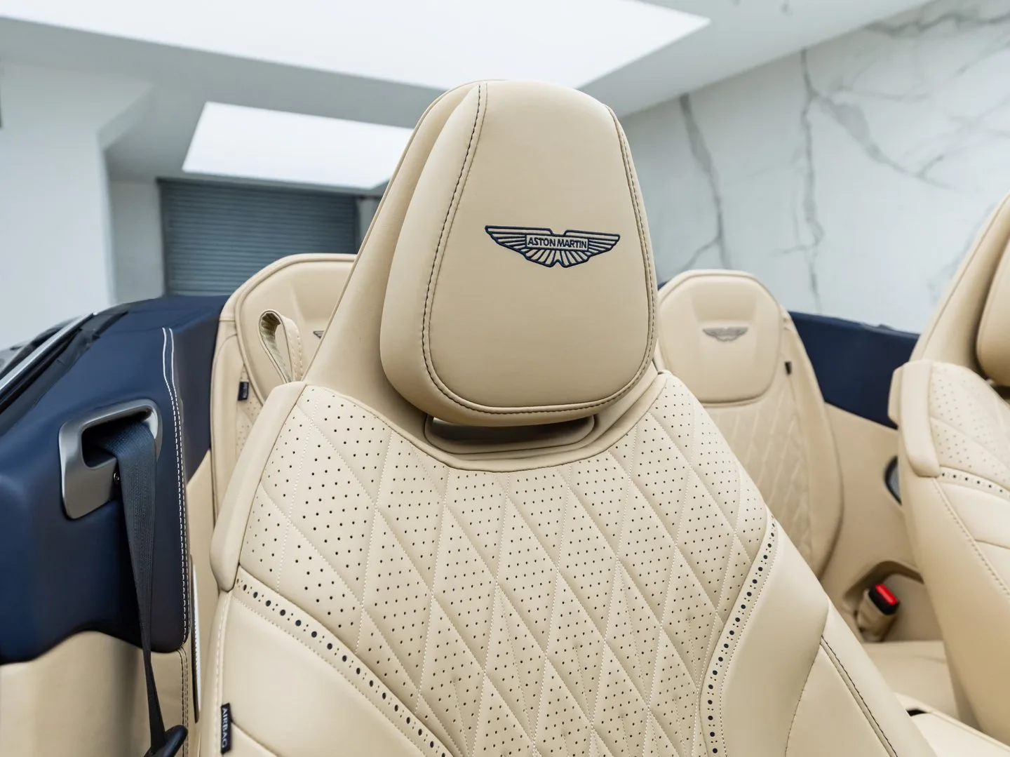 2024 Aston Martin DB12 Volante, 5/30