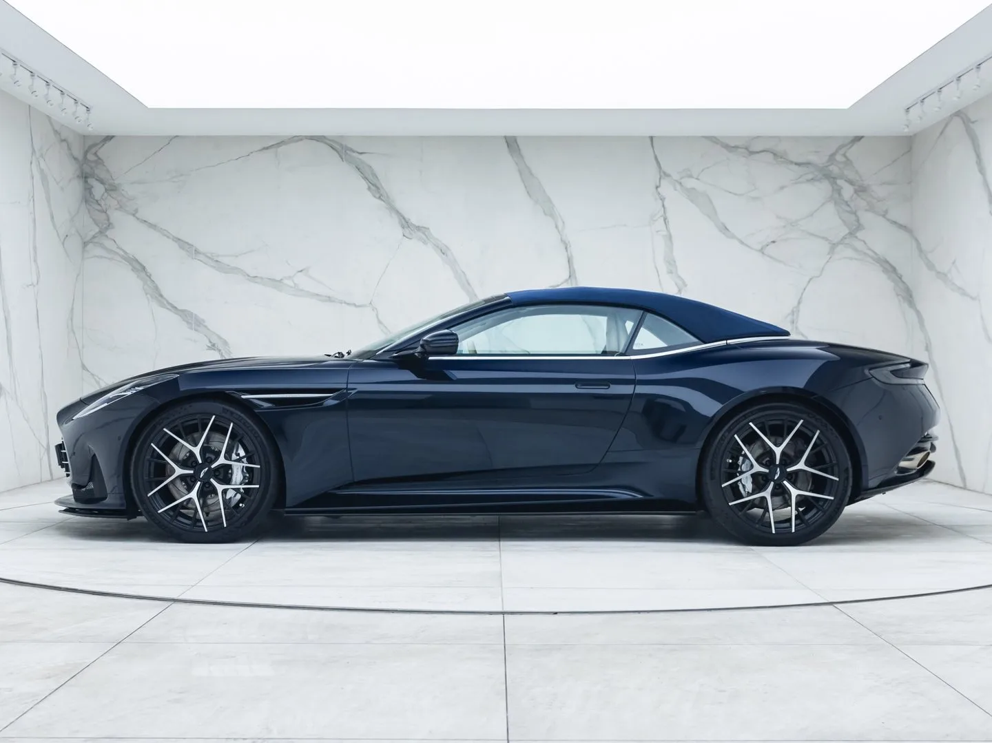 2024 Aston Martin DB12 Volante, 10/30