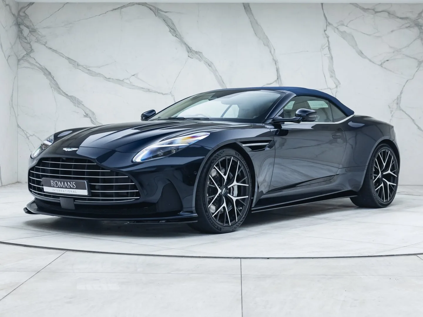 2024 Aston Martin DB12 Volante, 15/30