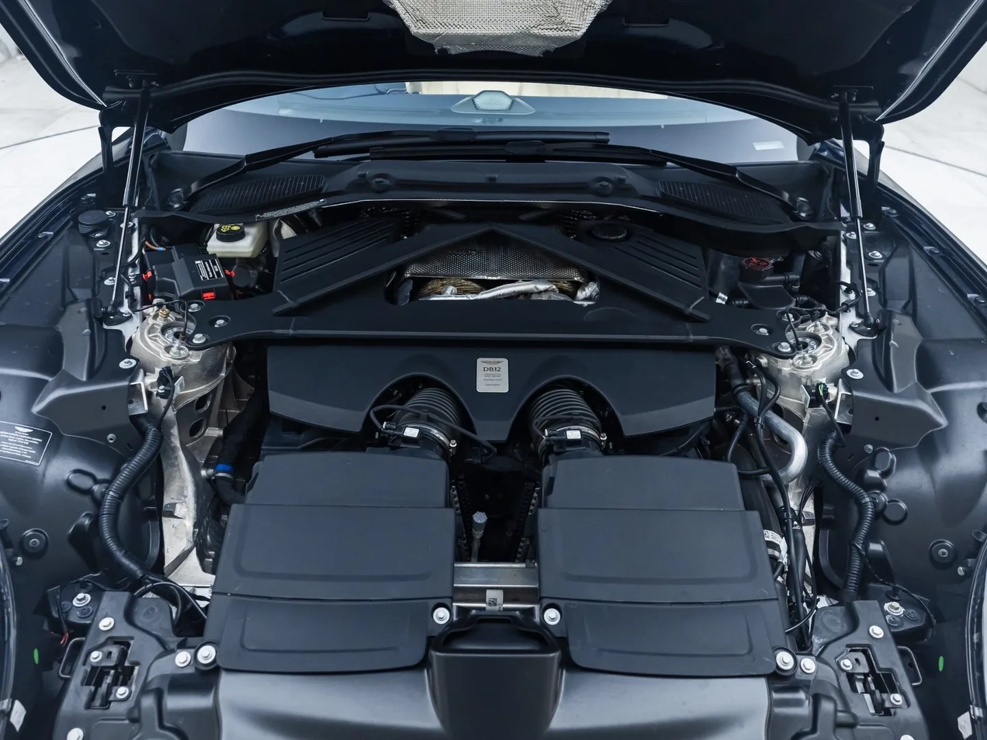 2024 Aston Martin DB12 Volante, 30/30