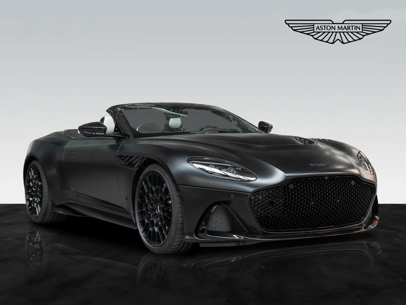 2024 Aston Martin DBS 770 Ultimate proposée par un concessionnaire agréé à Berlin, Allemagne, photo principale