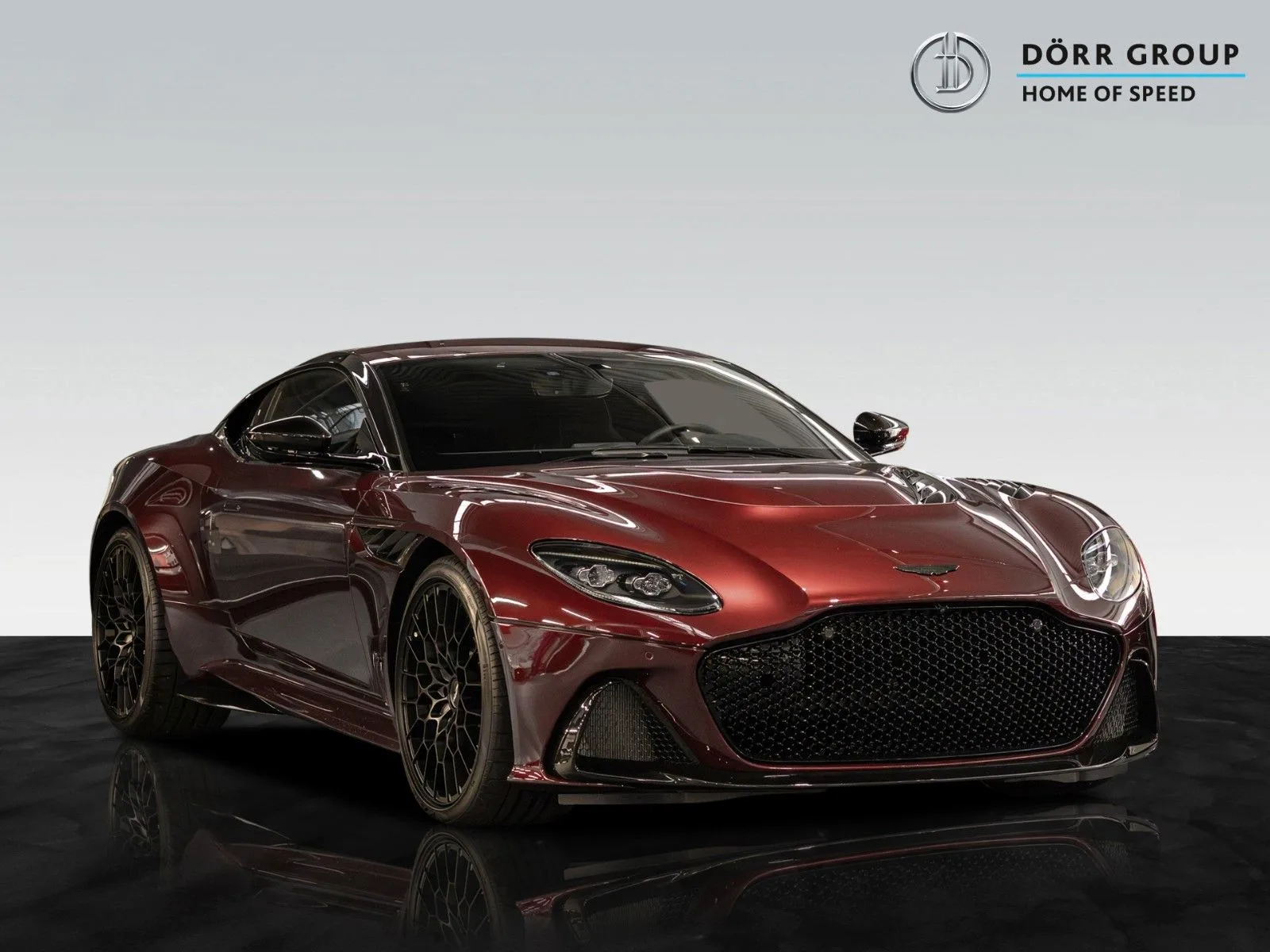 2024 Aston Martin DBS 770 Ultimate proposée par un concessionnaire agréé à Hockenheim, Allemagne, photo principale