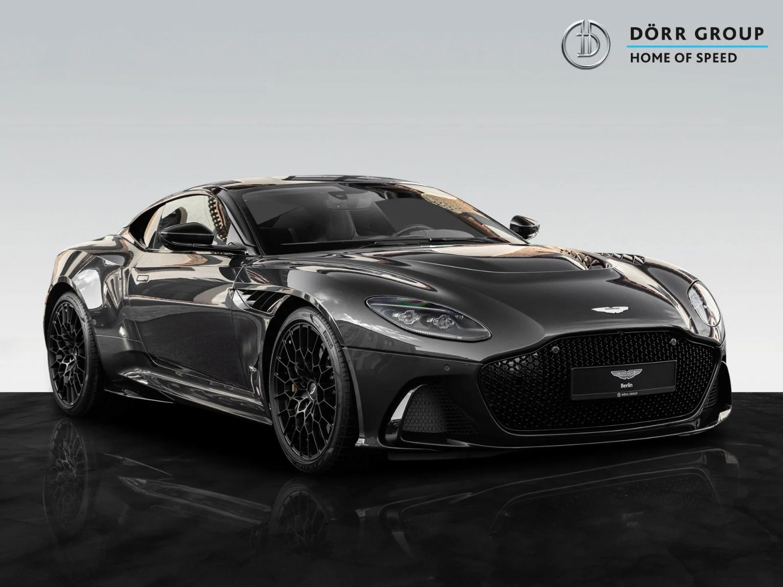 2024 Aston Martin DBS 770 Ultimate proposée par un concessionnaire agréé à Hockenheim, Allemagne, photo principale