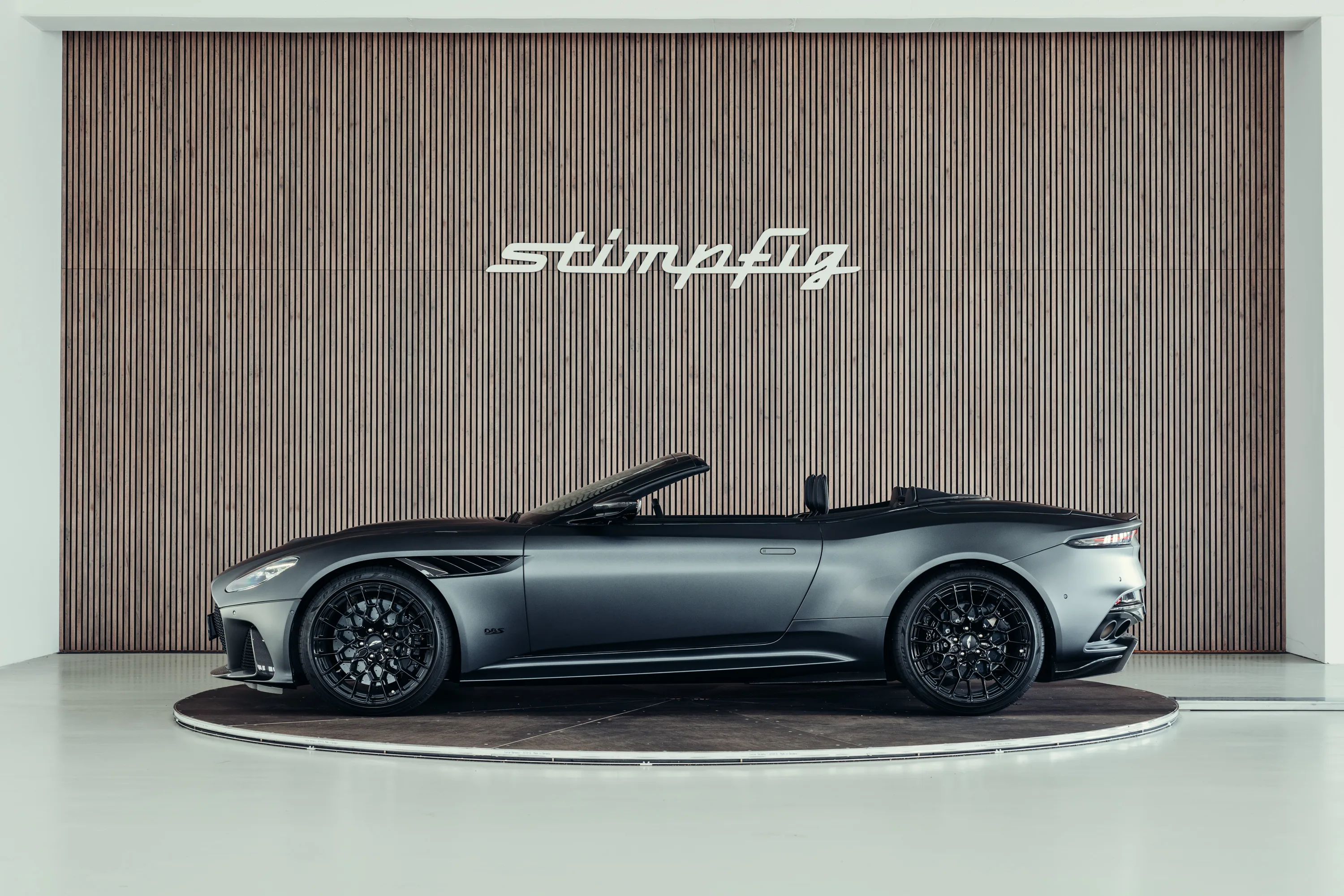 2024 Aston Martin DBS 770 Ultimate Volante, 2/30