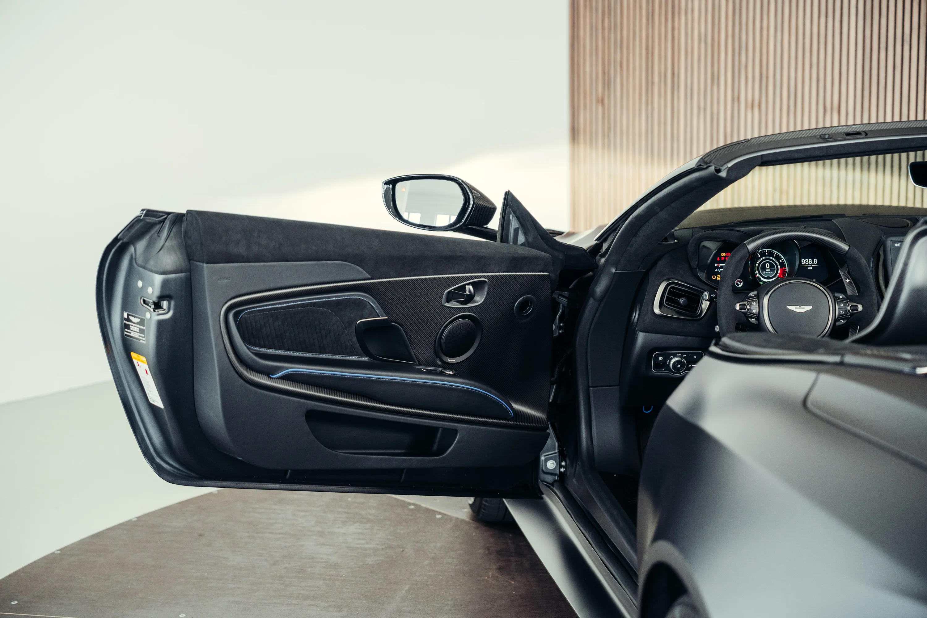 2024 Aston Martin DBS 770 Ultimate Volante, 17/30