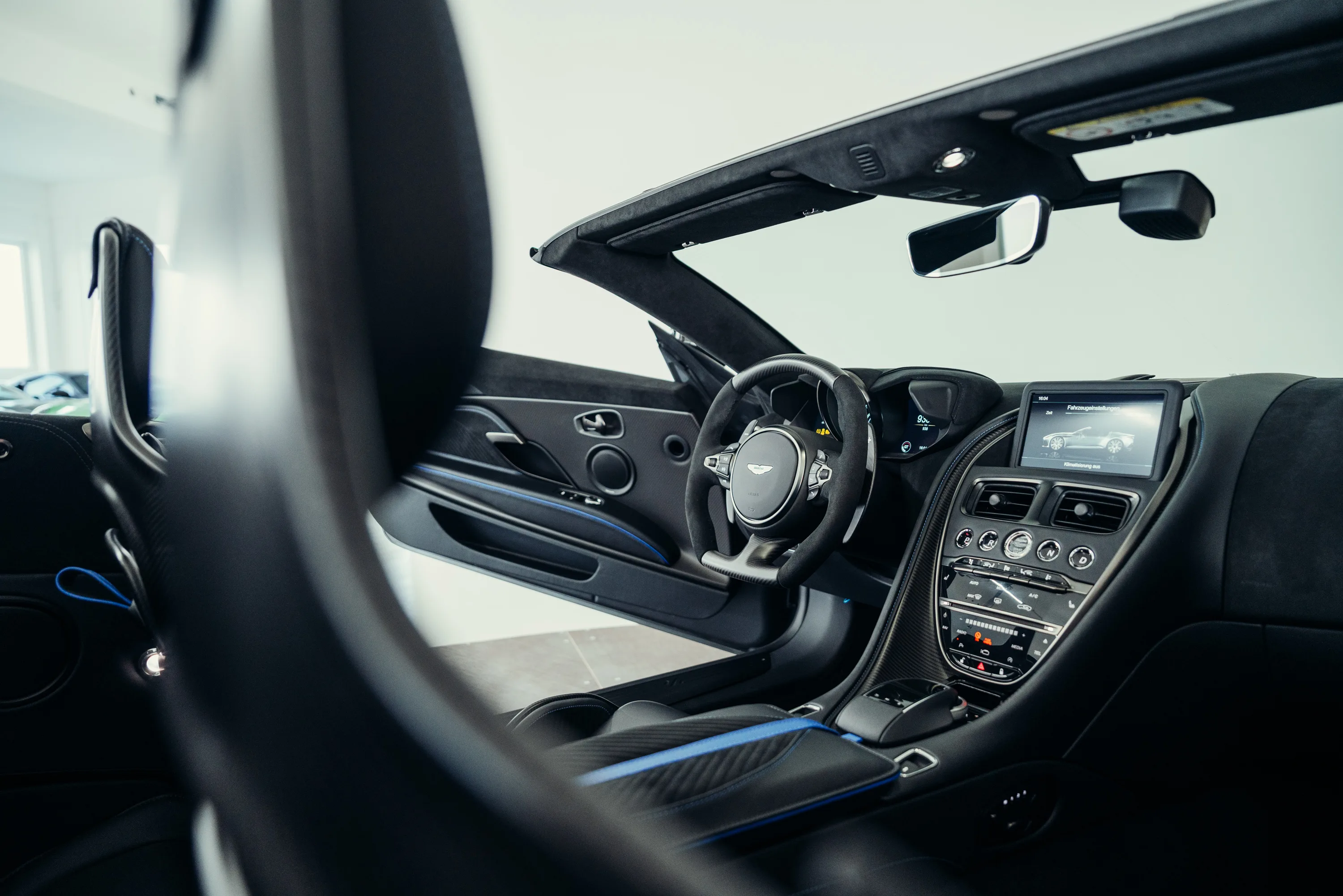 2024 Aston Martin DBS 770 Ultimate Volante, 29/30