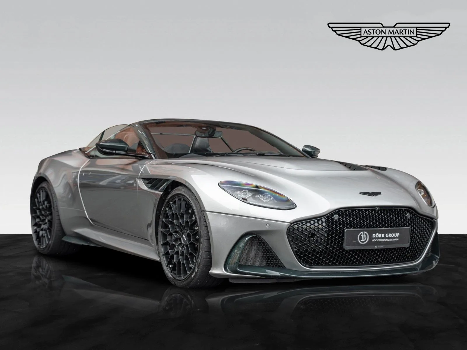 2024 Aston Martin DBS proposée par un concessionnaire agréé à Hockenheim, Allemagne, photo principale