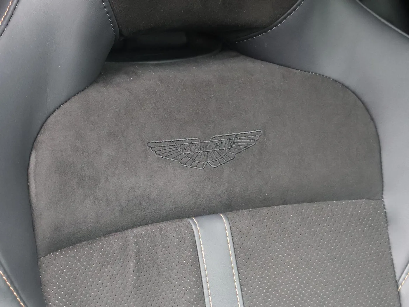 2024 Aston Martin DBX 707 angeboten von einer Vertragshändlergruppe in Pangbourne, Vereinigtes Königreich, Foto 5 von 25